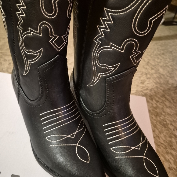 Dream Pairs Women's Black Faux Leather  Western Embroidered Boots NWTS - Picture 6 of 8